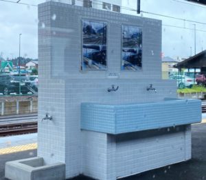 下今市駅のホーム・水飲み場