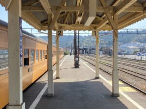 ホームより転車台・新金谷駅