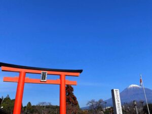 富士山本宮浅間大社 大鳥居　富士山