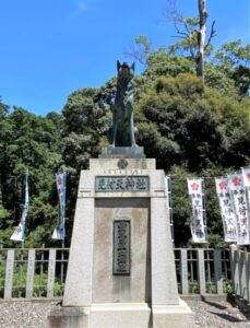 霊犬悉平太郎銅像