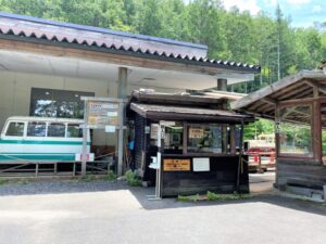 森林鉄道・乗車口・手形販売所